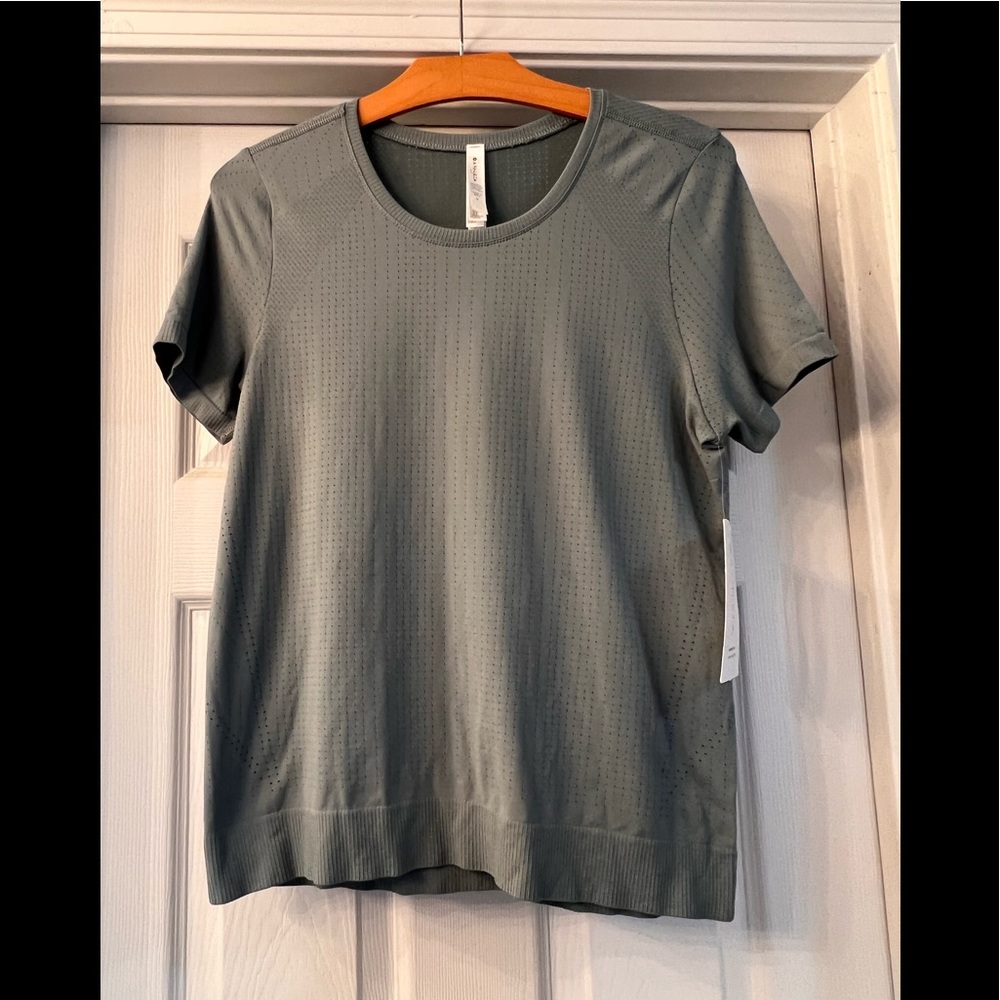 NWT Athleta In Motion Tee